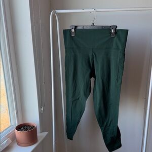 Athleta Deep Green 7/8 Salutation Stash Tights with Pocket